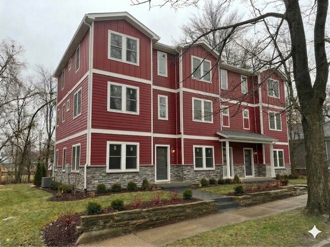 Building Photo - 711 E Cottage Grove Ave