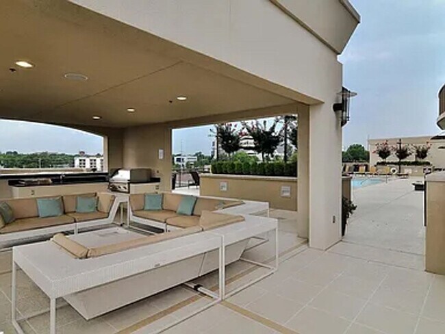 Building Photo - Luxury condo in the Rhythm at Music Row