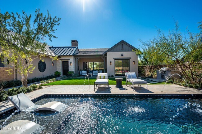 Building Photo - 10203 E Camelot Ct
