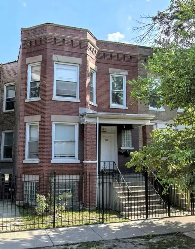 Primary Photo - 4827 W Van Buren St