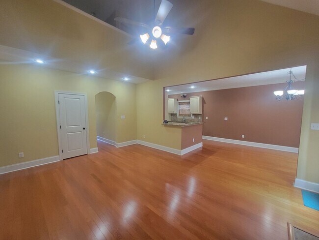 Building Photo - 1010 Barrett Dr