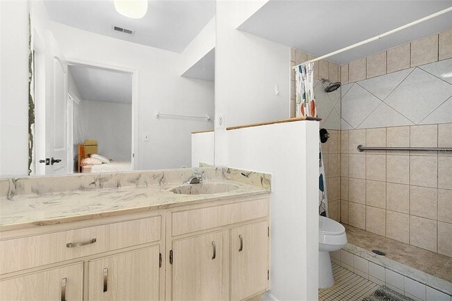 Building Photo - 712 E Flag Way