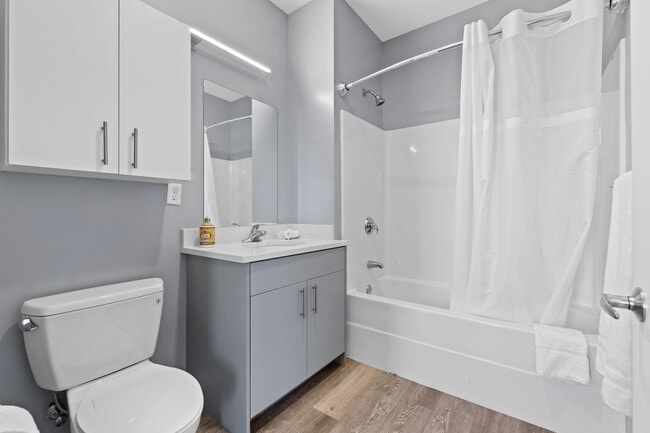 Building Photo - 95 Broadway-SI ID1240391P