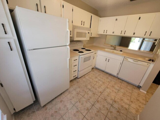 Building Photo - 2917 Wainwright Ct