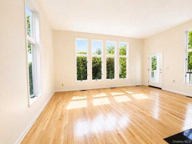 Building Photo - 6 Cornell Pl