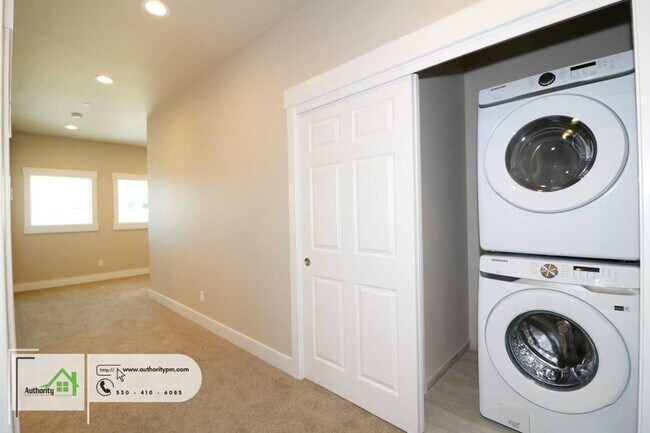 Building Photo - 6677 Bandito Dr
