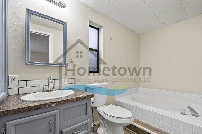 Building Photo - 2-Bedroom 2-Bathroom Home with Off-Street Parking Available in Coeur d’Alene!