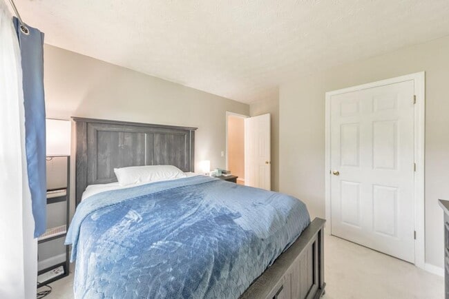 Building Photo - 520 Sonnet Way
