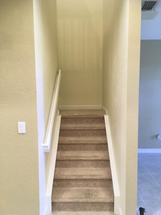 Building Photo - 850 Millbrae Ct