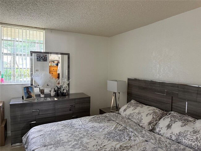 Building Photo - 4550 NW 9th St