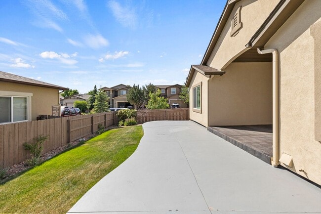 Building Photo - Immaculate & Stunning 4BD Ranch Style in C...