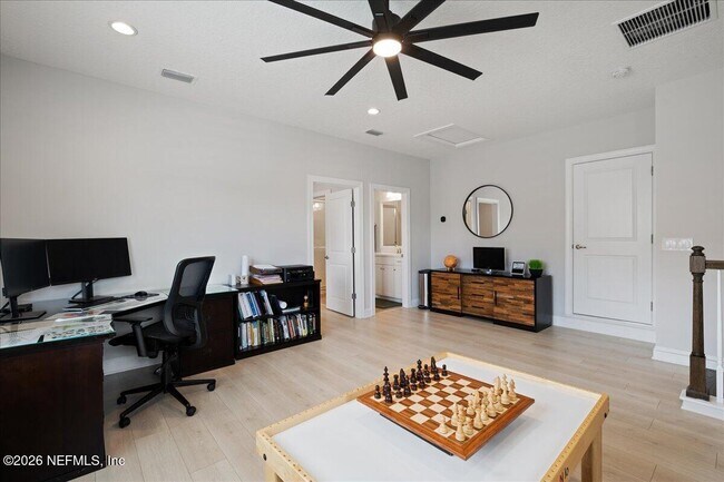 Building Photo - 10300 Silverbrook Trl