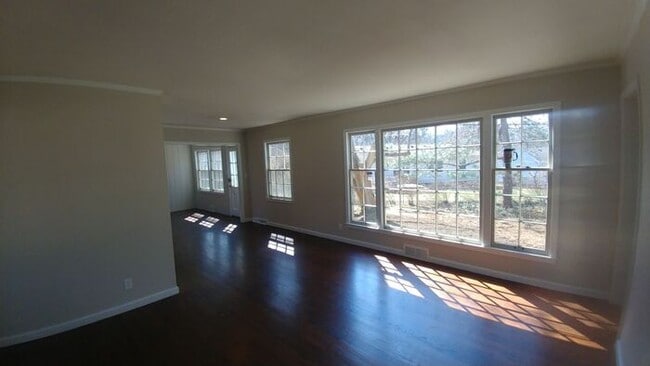 Building Photo - Charming 2 bedrooms and 1 bath home located on Sagamore Rd in Leawood, KS