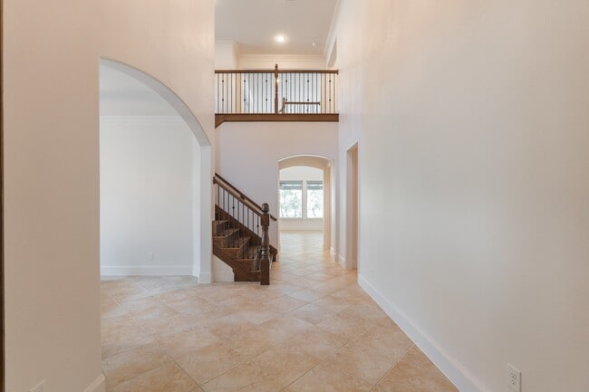 Building Photo - 14 N Player Manor Cir