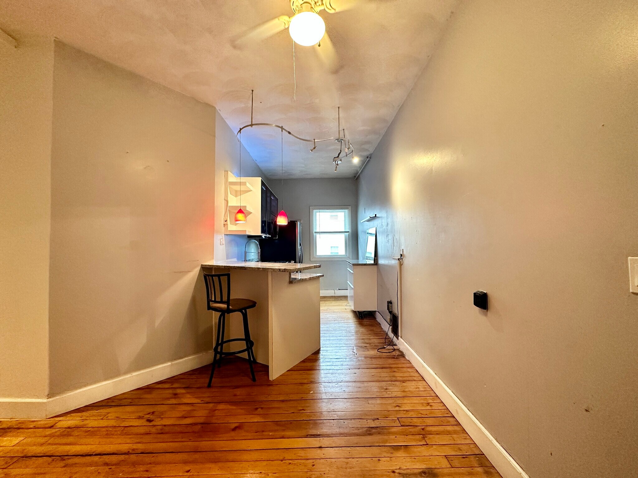 Building Photo - 124 Almy St