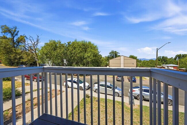 Building Photo - $1,695.95 - 2 Bed, 1 Bath Townhome In Denver with In Unit Laundry!