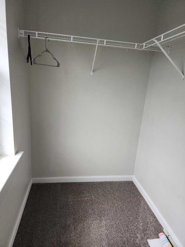 Building Photo - Updated Townhome available now!