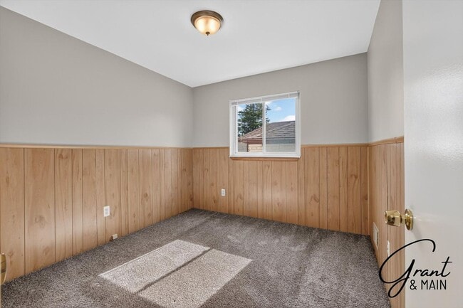 Building Photo - $1550 3 bedrooms