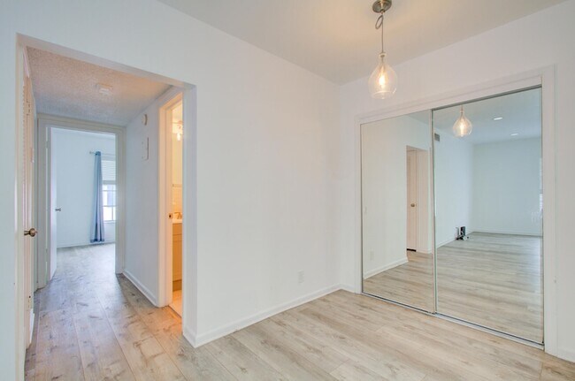 Building Photo - 2260 NE 67th St