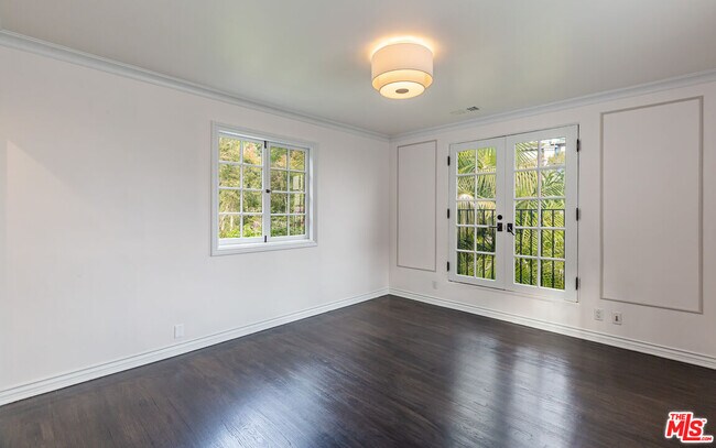 Building Photo - 1467 Kings Rd