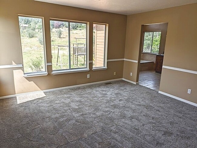 Building Photo - Recently Updated Pinebrook Home
