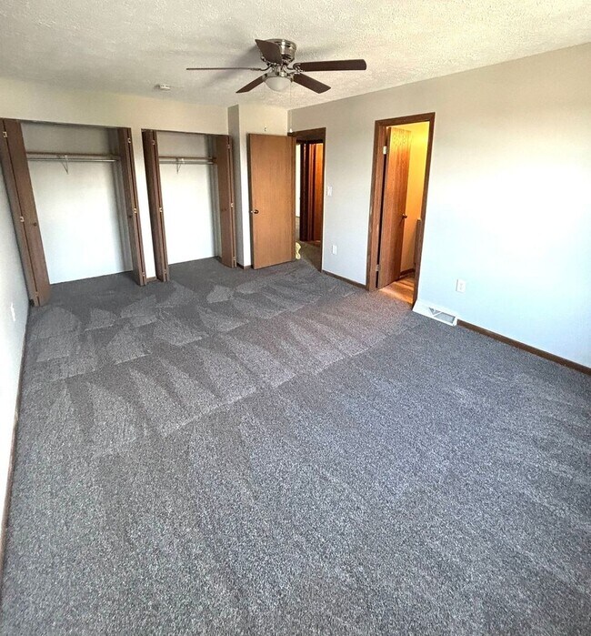 Building Photo - Charming 3BR Townhome in Pittsburgh