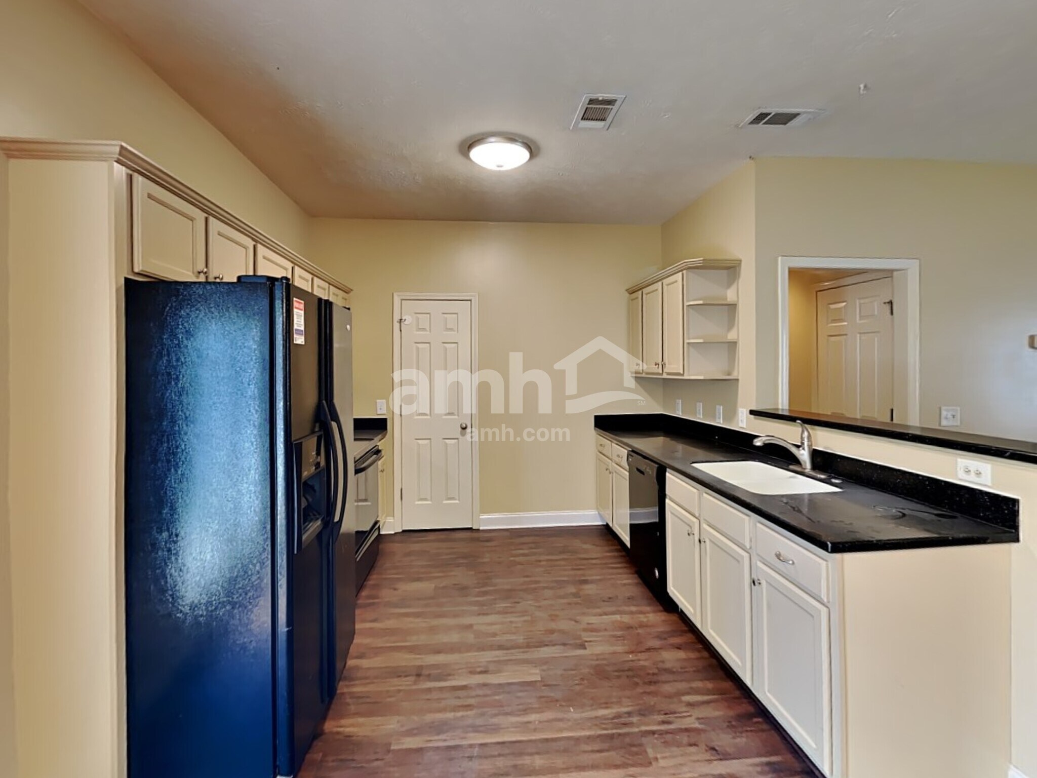 Building Photo - 347 Titans Cir