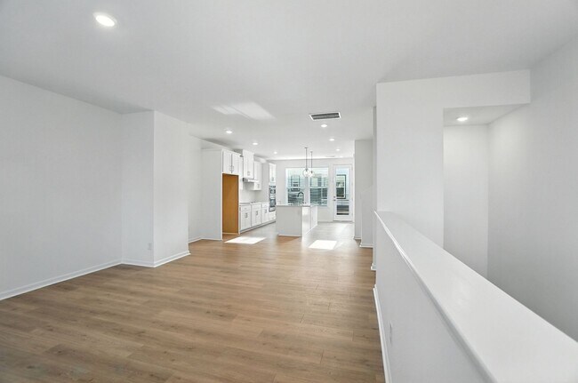 Building Photo - Brand-new three-story townhome in the Univ...