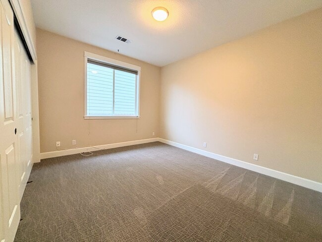 Building Photo - 2537 Eagle Creek Ln