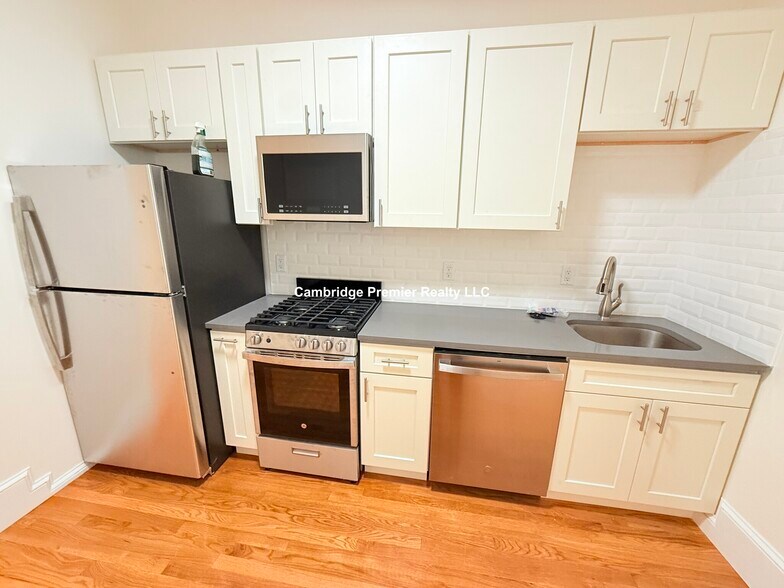 Building Photo - 22 Brainerd Rd