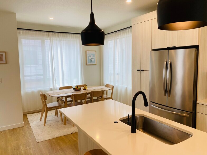 Building Photo - 3942 SE Gladstone St