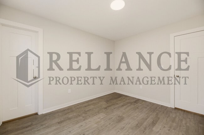 Building Photo - 622 W 50th St S