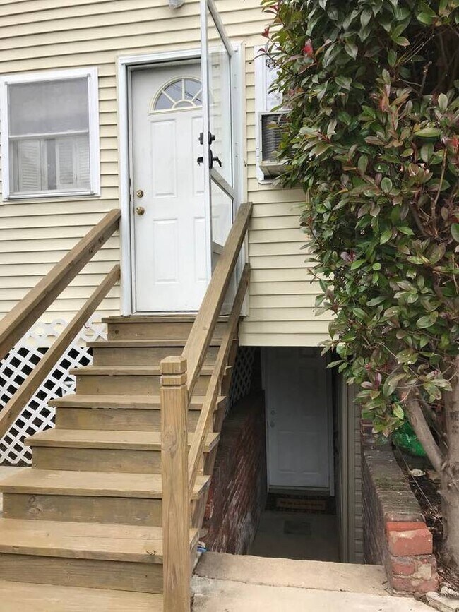 Building Photo - 720 Fairmont St NW