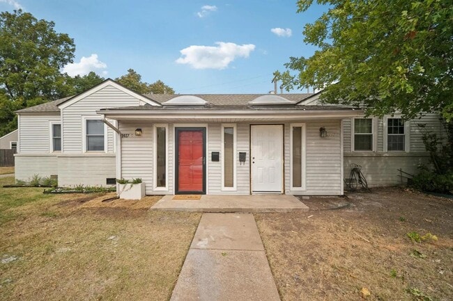 Building Photo - 1417 E 38th Pl