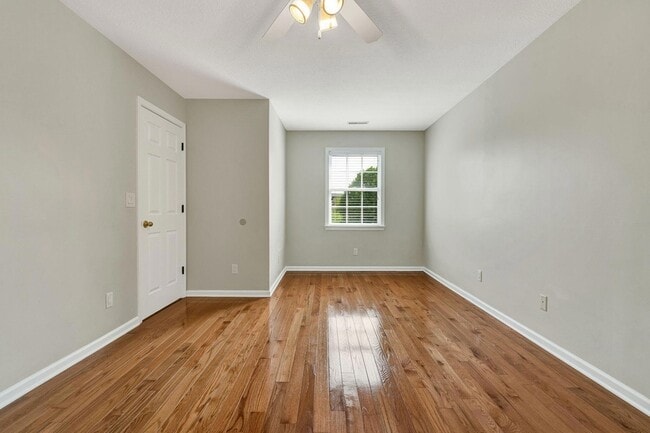 Building Photo - 3064 Igou Crossing Dr