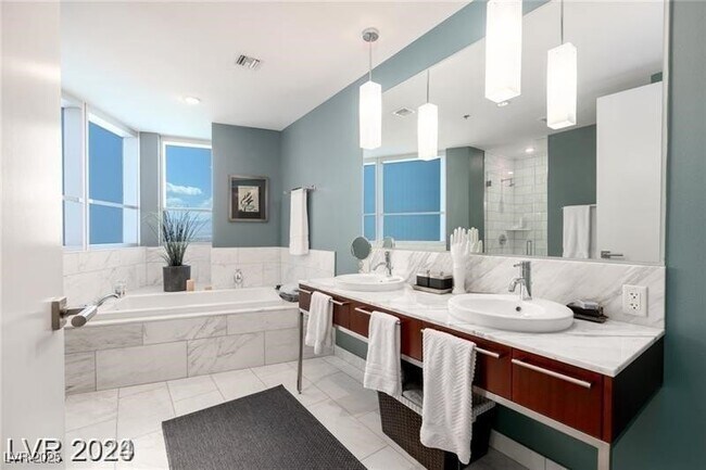 Building Photo - 4471 Dean Martin Dr