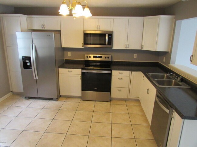 Building Photo - 1073 W Pueblo Dr