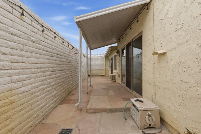 Building Photo - 7814 E MacKenzie Dr