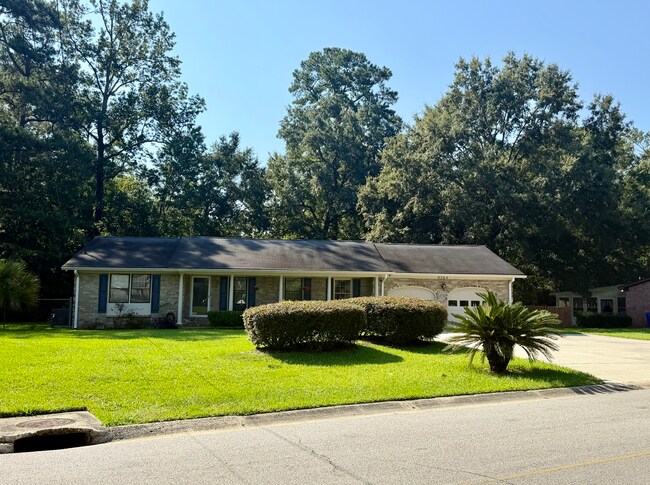Building Photo - 8364 Greenridge Rd