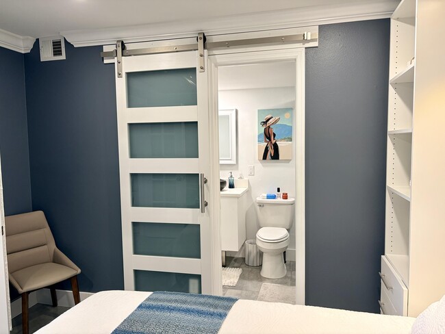 Building Photo - 1505 N Riverside Dr