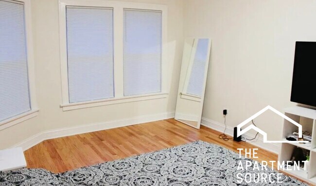 Building Photo - 2839 W Nelson St