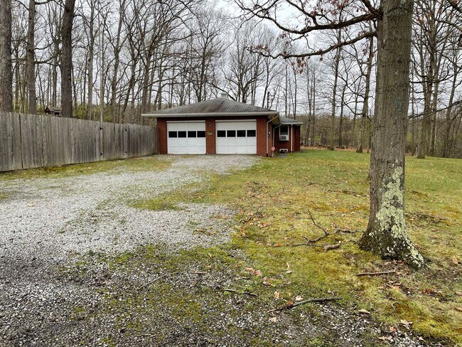 Building Photo - Beautiful 4 Bedroom, 2.5 Bathroom, 3000sq.ft Ranch! Pet Friendly!