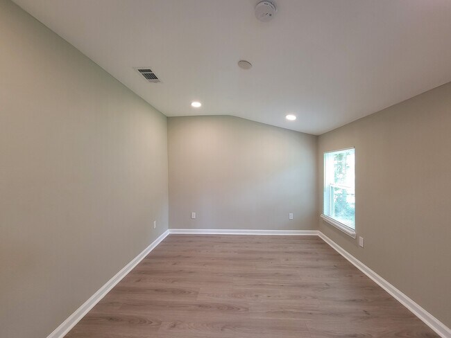 Building Photo - 1107 Roosevelt