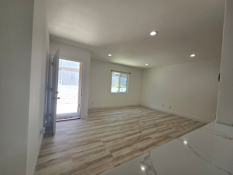 Building Photo - 1658 W 220th St