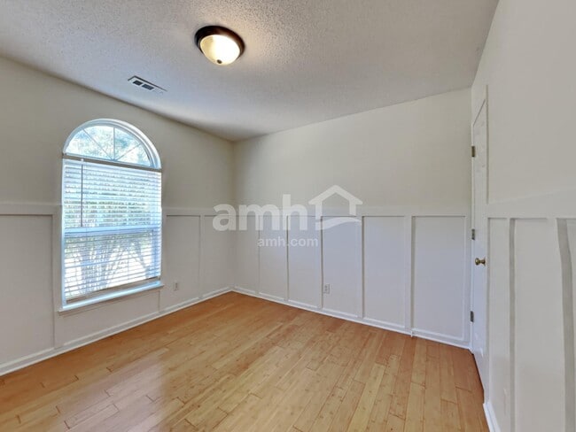 Building Photo - 13211 Peacock Ln