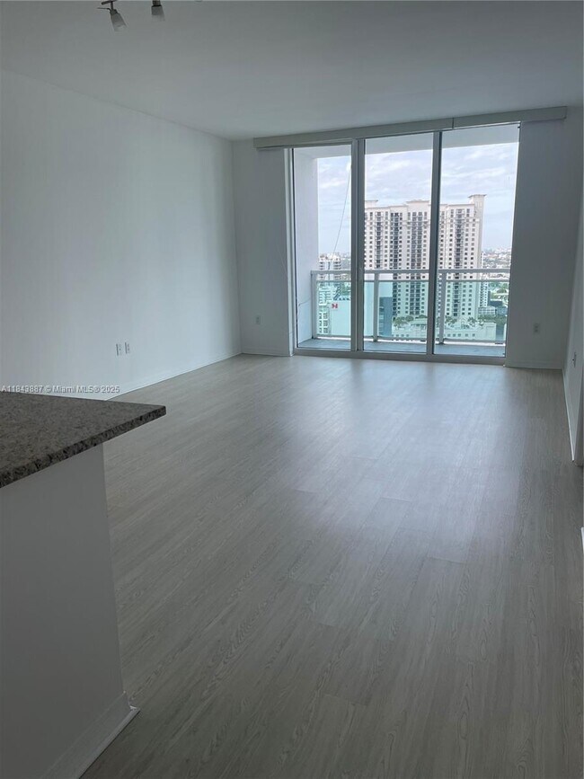 Building Photo - 951 Brickell Ave