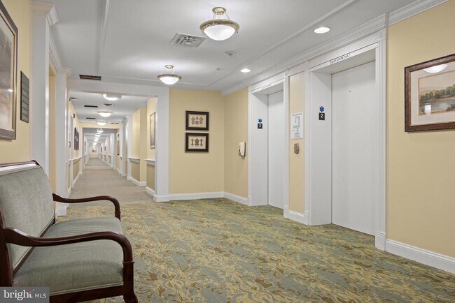 Building Photo - 170 Greentree Rd