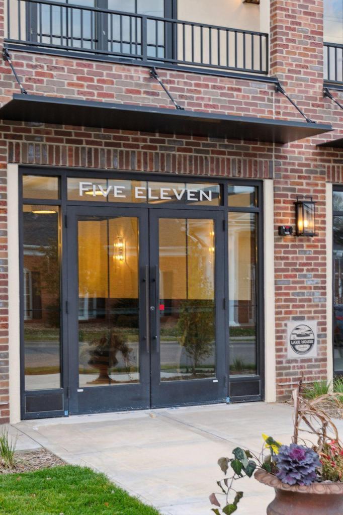 An inviting lobby to welcome you and your guests - 511 2nd St