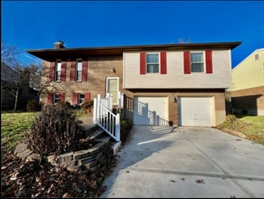 Building Photo - Spacious 3 Bedroom with Outdoor Pool in Mason