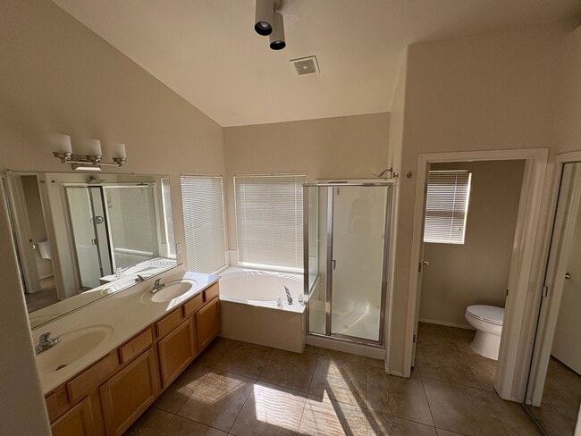 Building Photo - 10739 W Bermuda Dr